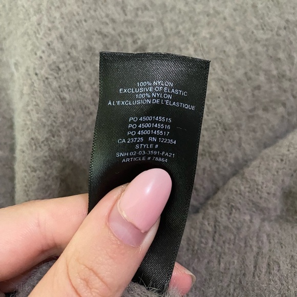 Aritzia Sunday’s Best Cropped V Neck Sweater - Picture 2 of 5